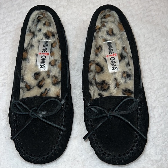 Minnetonka Womens Britt Trapper Black Slipper Moccasins Size 6 Animal Print - Picture 2 of 9